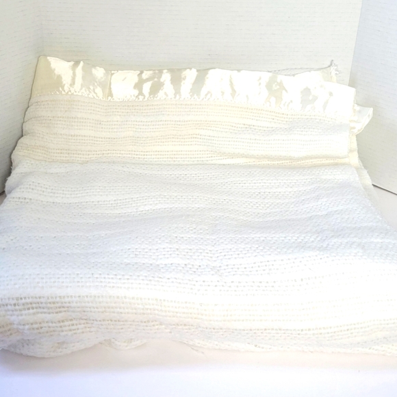 Source Unknown Bedding Vintage Waffle Weave White Acrylic Blanket With Satin Trim Poshmark